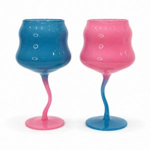 2 calici da cocktail colorati blu e rosa