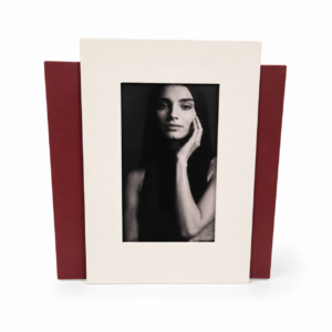 Cornice bianca base bordeaux Negò Made In Italy